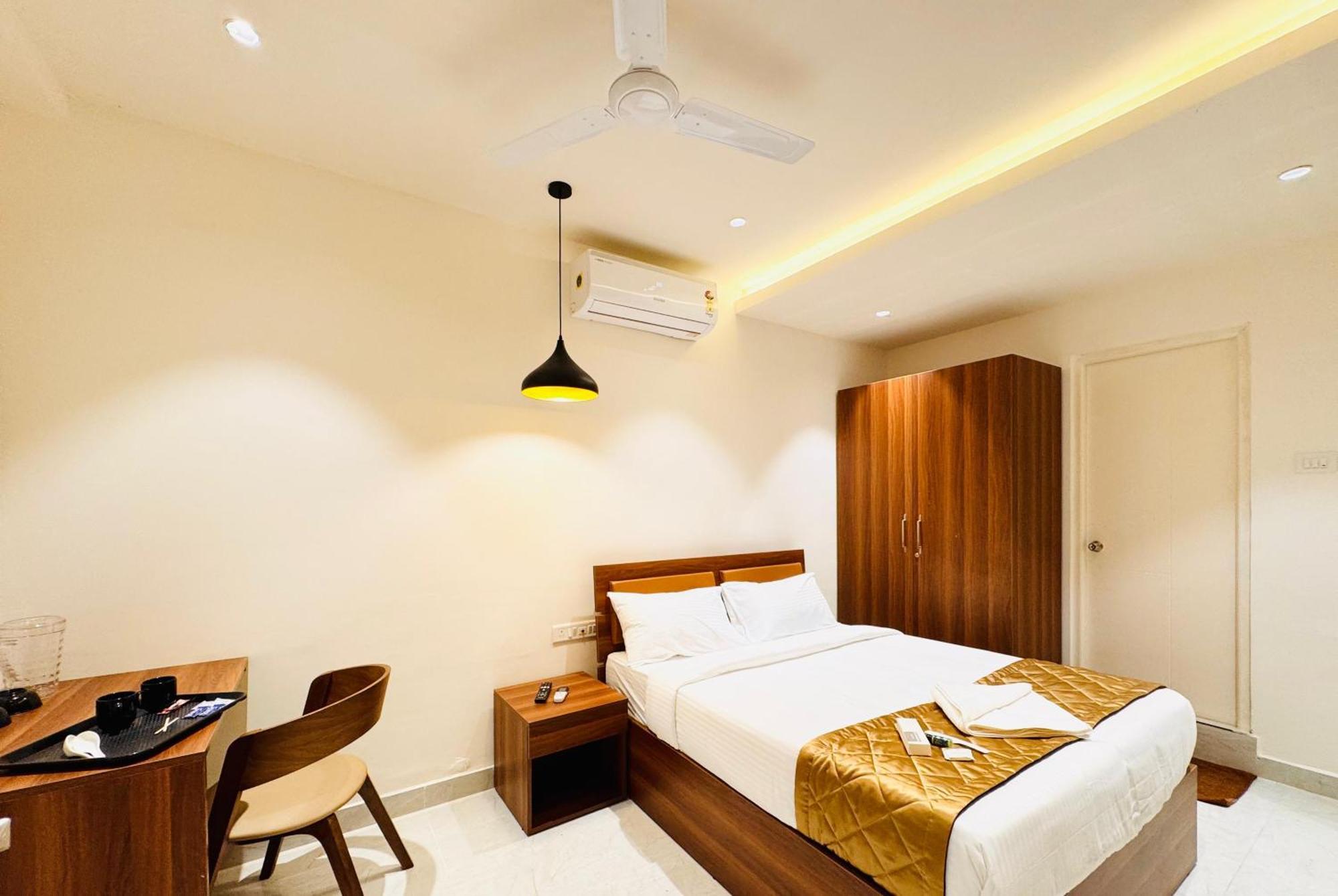 Hotel Star Avenue - Indiranagar Бангалор Экстерьер фото