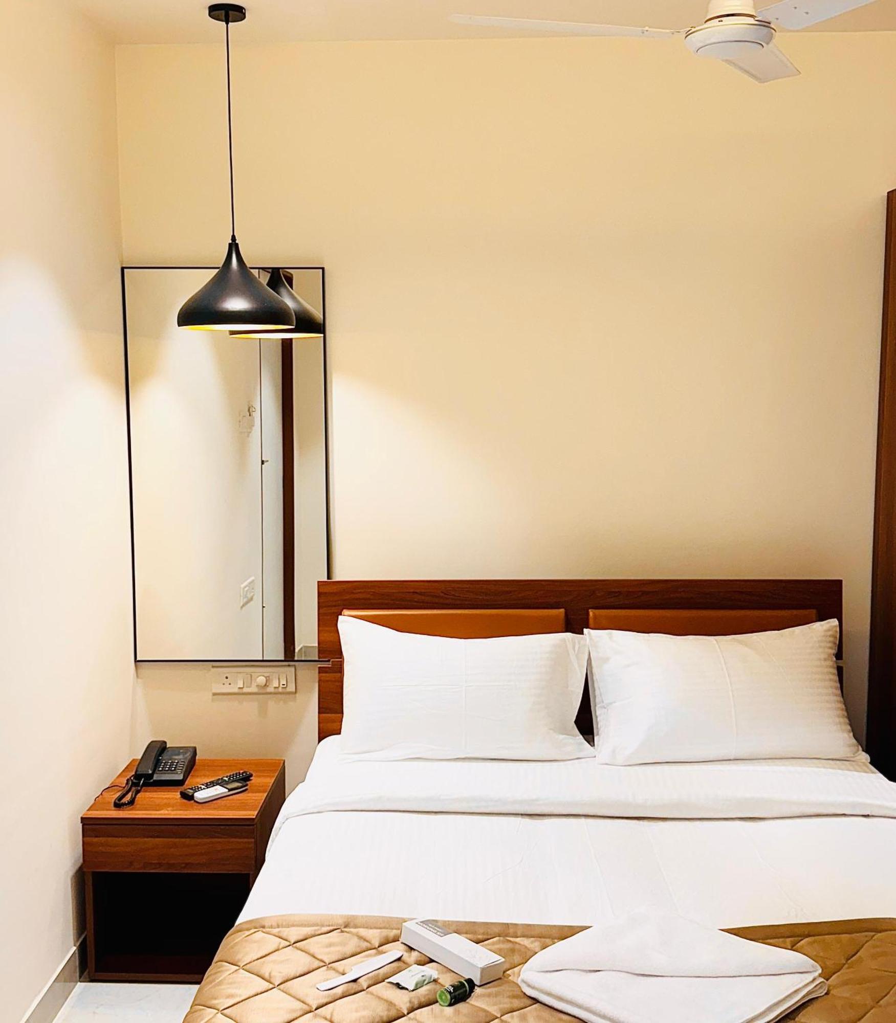 Hotel Star Avenue - Indiranagar Бангалор Экстерьер фото